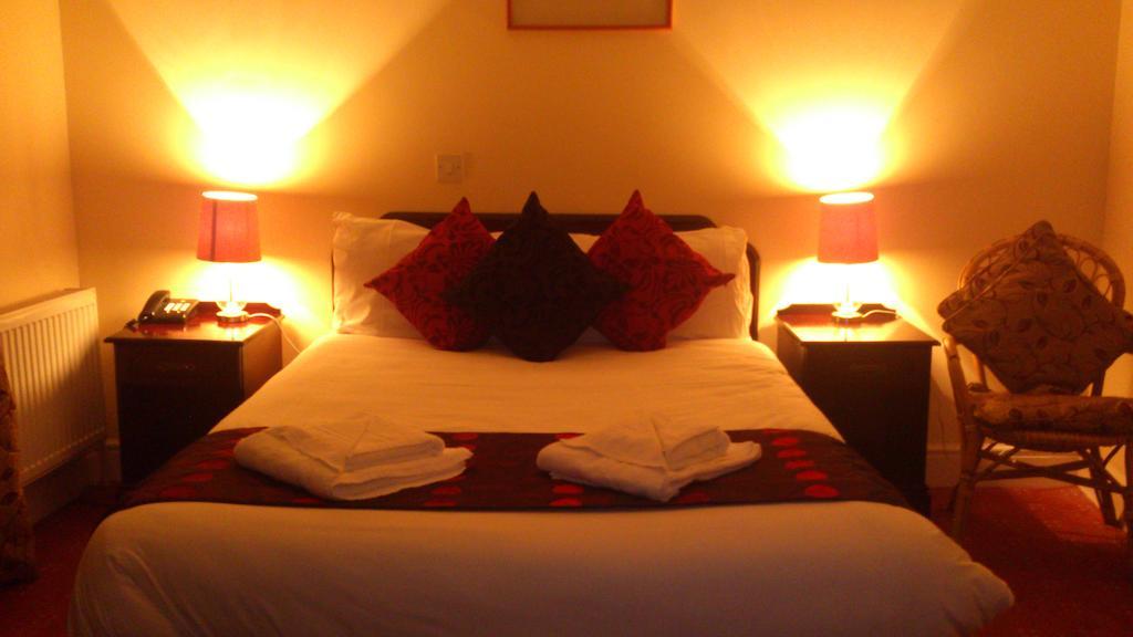 Hotel Munster Arms 2*